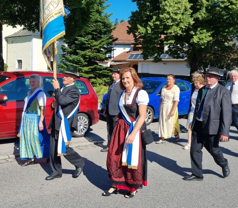 Fahnenbegleiterinnen 20250629 093718 800px