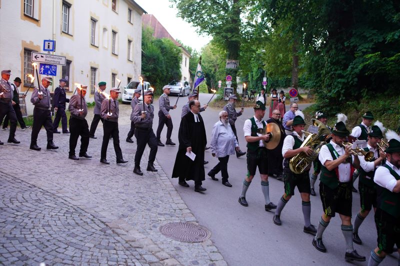 Fackelzug Abmarsch vom Klosterhof DSC01065 800px
